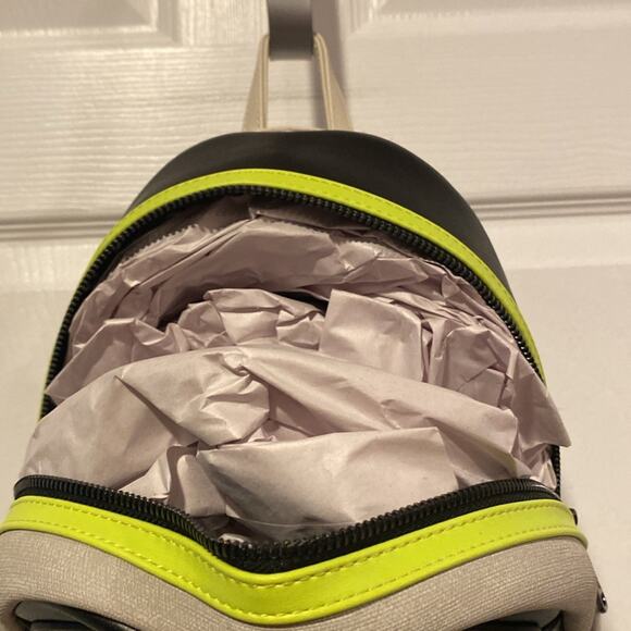 BNWT DISNEY LOUNGEFLY Goofy Mummy Halloween Glow in the Dark Backpack main image 4
